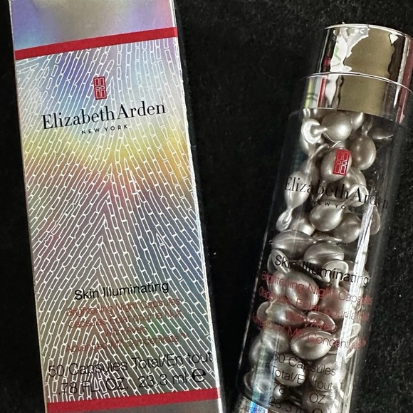 Elizabeth Arden Skin Illuminating Capsules
